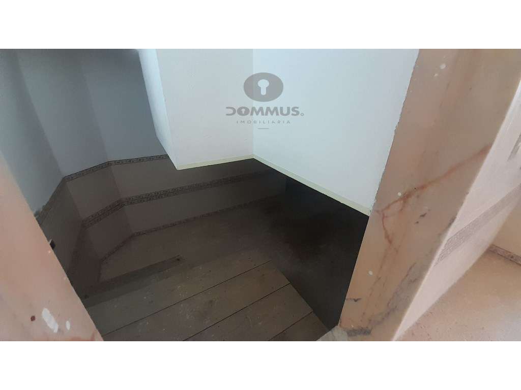 Loja Ampla com Arrumos - junto ao Borel - Grande imagem: 5/9