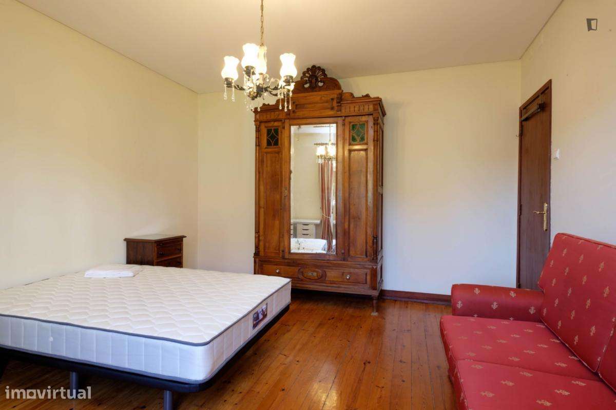 Quarto - localizado em Montes Claros Coimbra - Grande imagem: 5/6