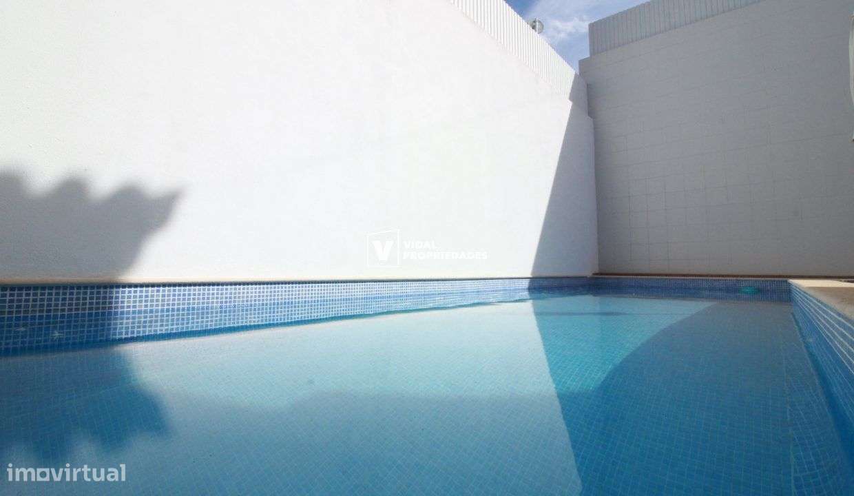 Moradia T3 com piscina e garagem-16