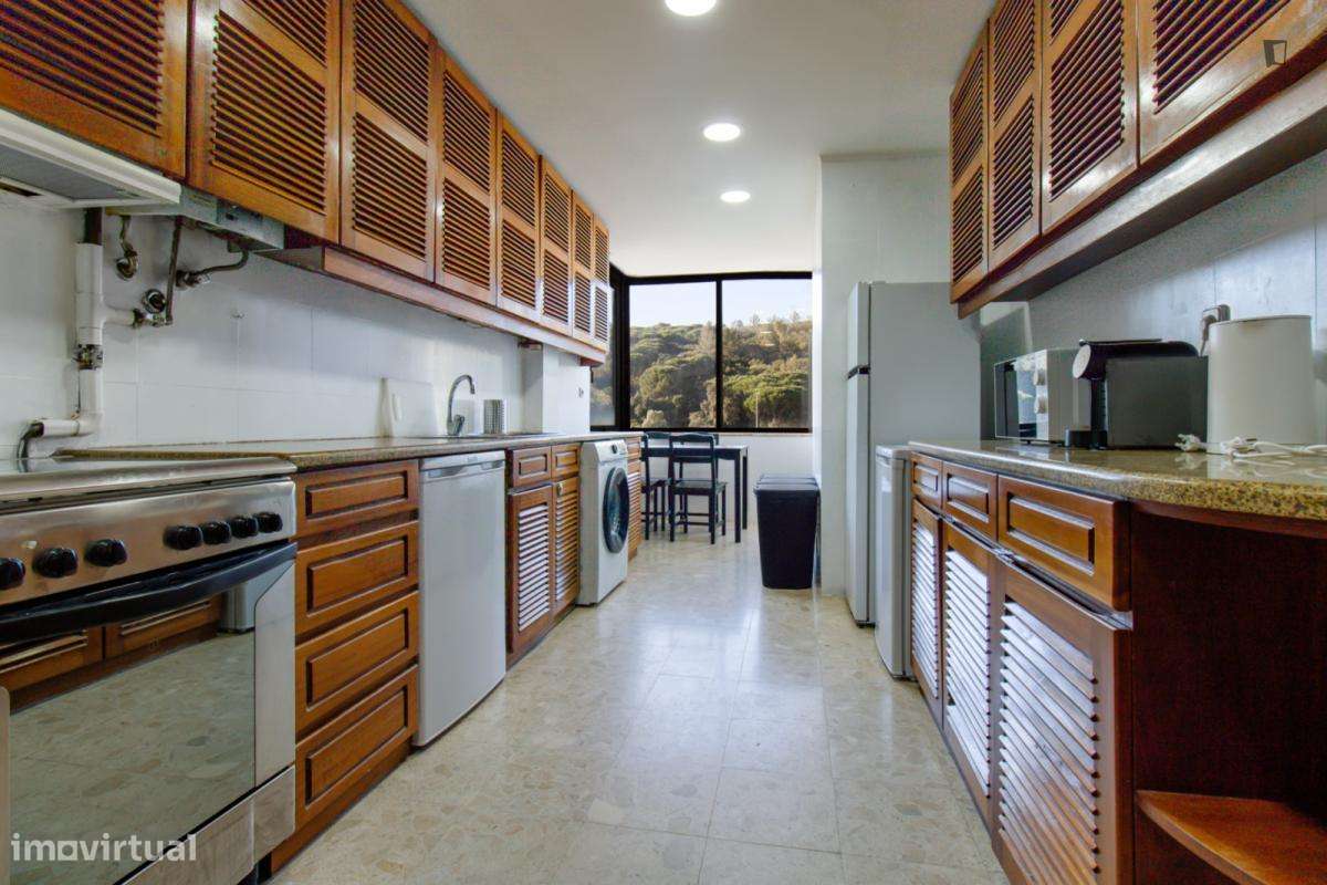 Quarto - localizado em Benfica Lisbon - Grande imagem: 4/12