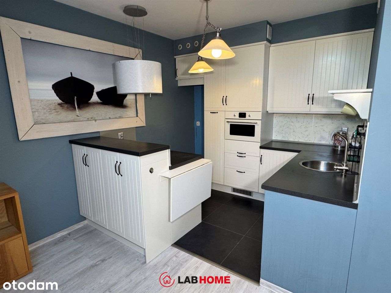 Urokliwy dom z odrobinę tajemniczym ogrodem-8