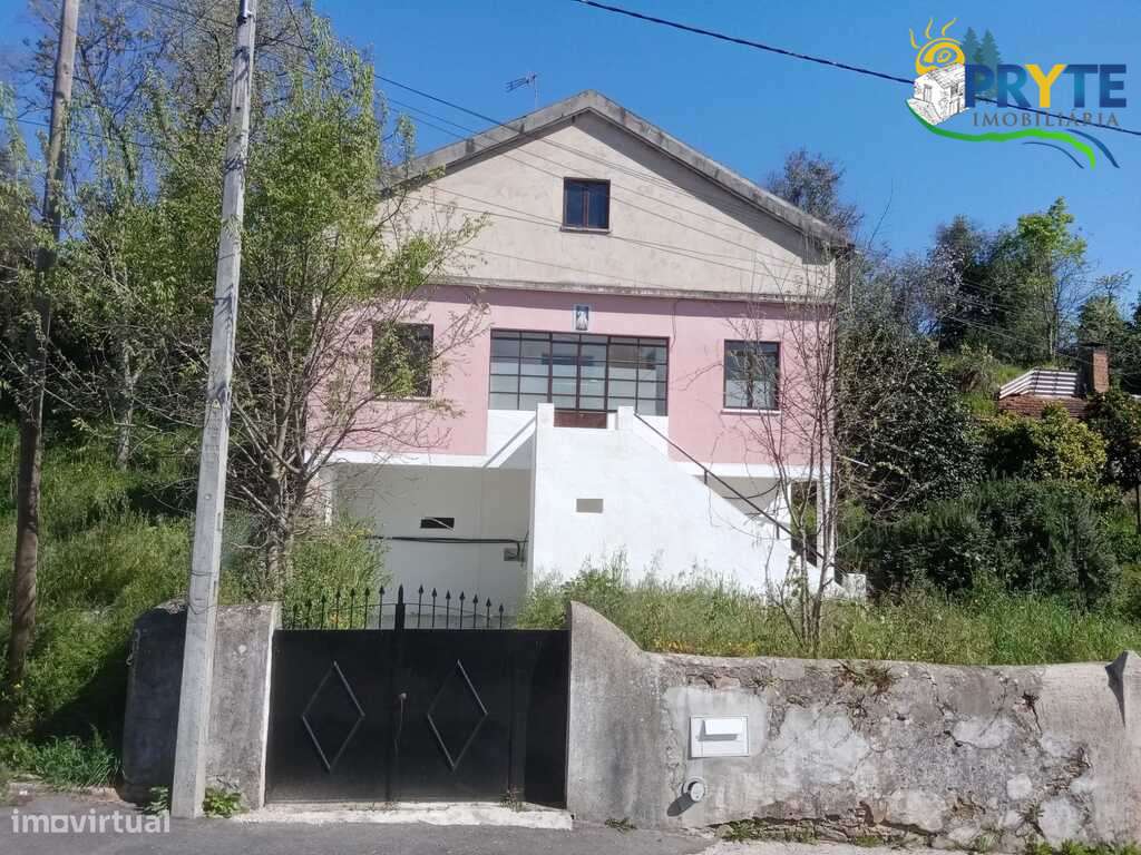 Moradia antiga parcialmente renovada situada próxima da Vila da Sertã - Grande imagem: 3/37