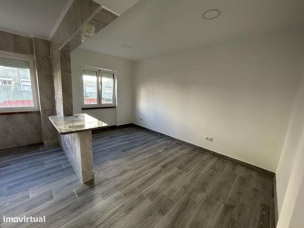 Apartamento T2 a 3 minutos do Metro de Odivelas - Grande imagem: 2/9