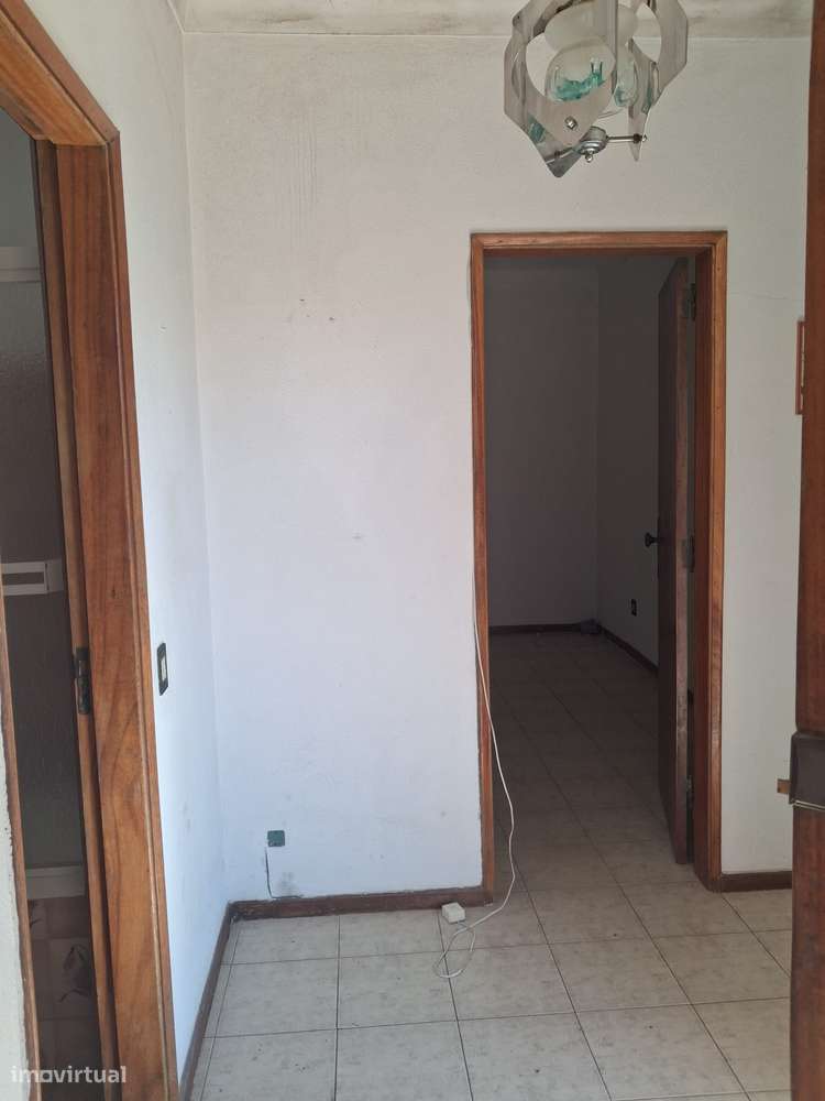 2 Moradias para Remodelação em Cernache-12