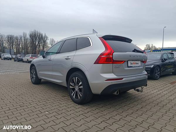 Volvo XC 60 B4 MHEV AT8 AWD Momentum Pro - 11