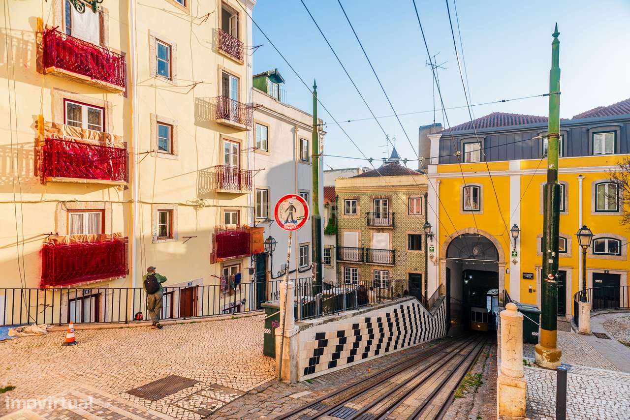 Prédio para venda no Largo de Santo António na Bica - Grande imagem: 4/12