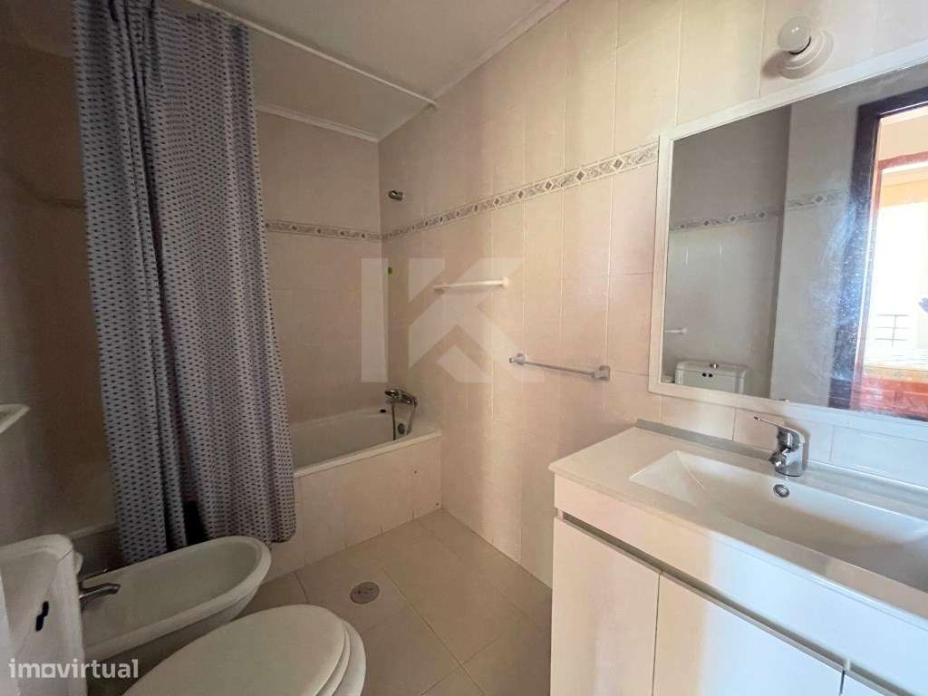 Apartamento T1 no Caniço de Baixo - Vista Mar e Estacionamento-12