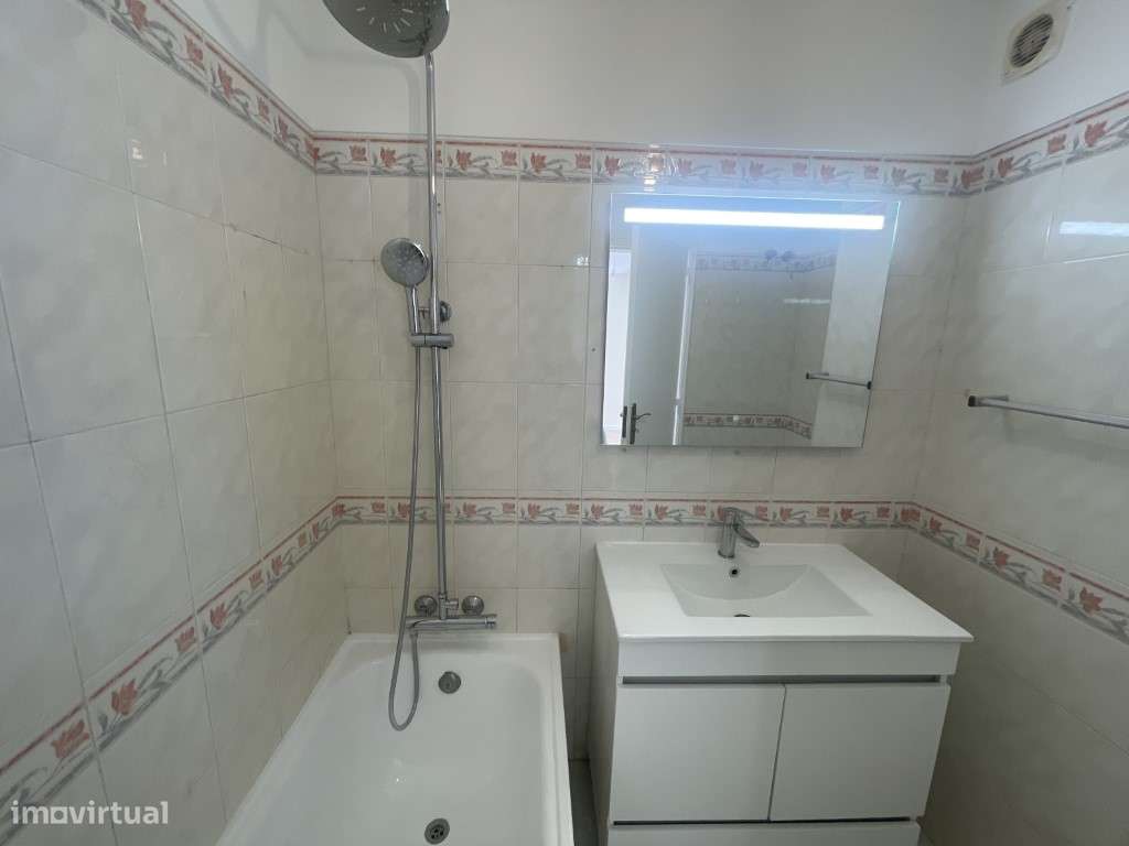 Apartamento T2 Renovado na Tapada de Mercês - Excelente Oportunidade-9