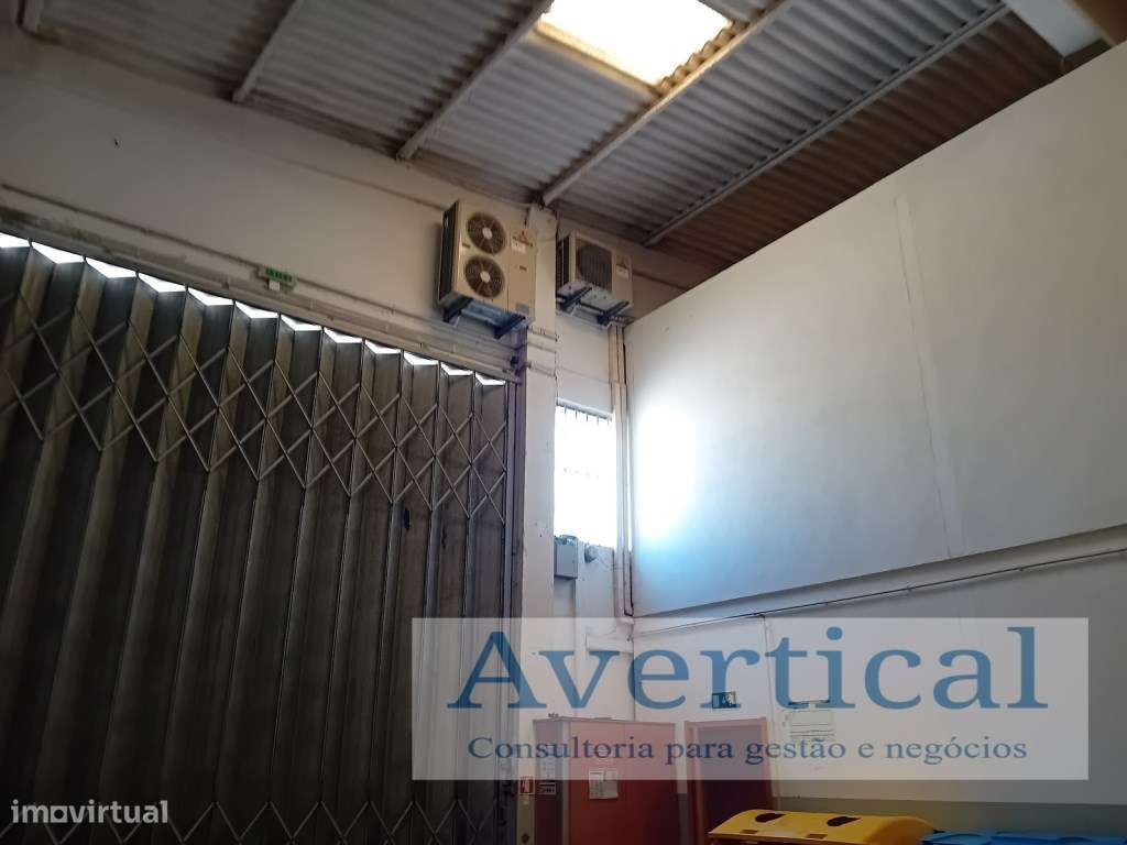 Armazém C/1100 m2 - Zona Industrial da Maia - Grande imagem: 3/14