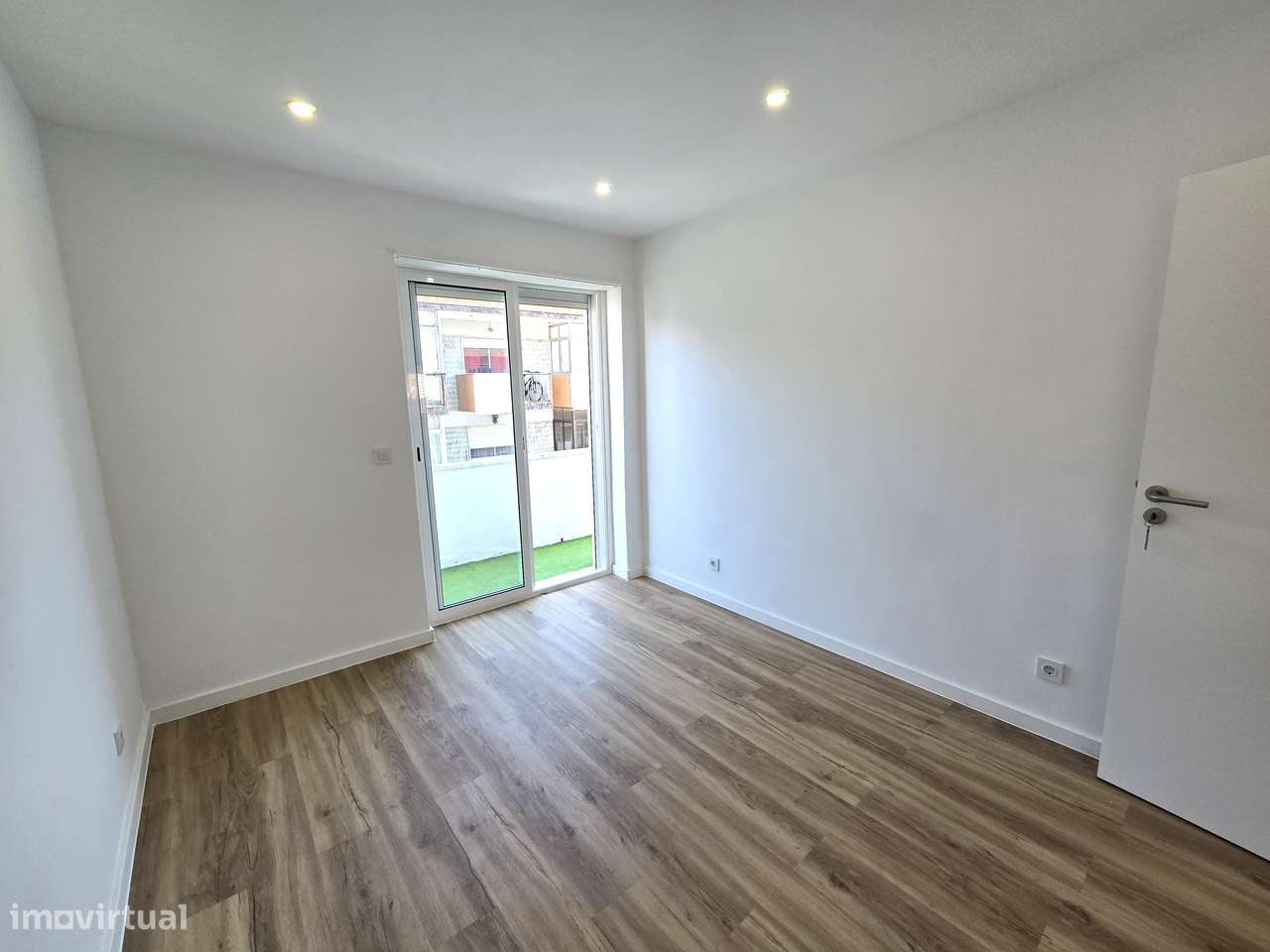Apartamento T3 Totalmente Remodelado – Cacém-18