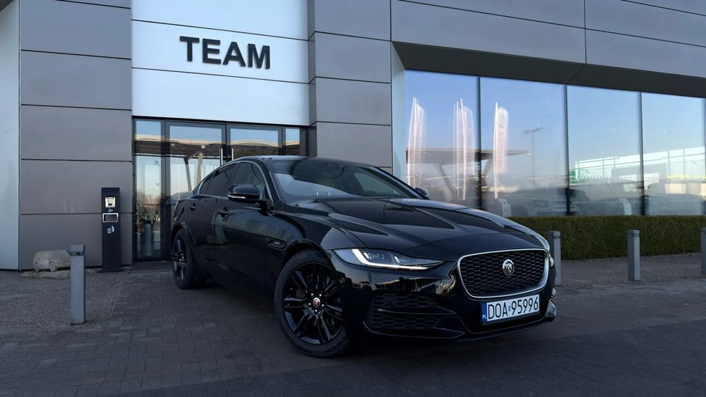 Jaguar Xe 2.0 Benzyna 250 KM — zdjęcie 1