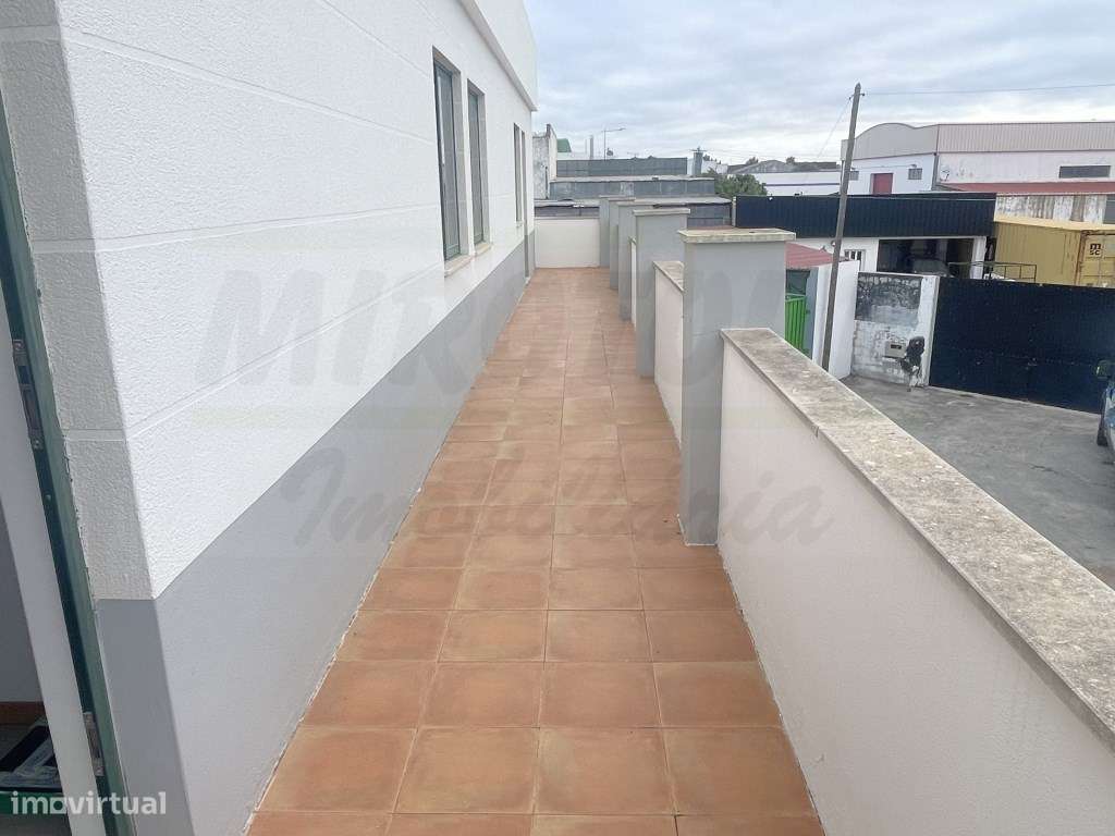 Venda conjunta de imóveis para atividade industrial com edifício e ...-29