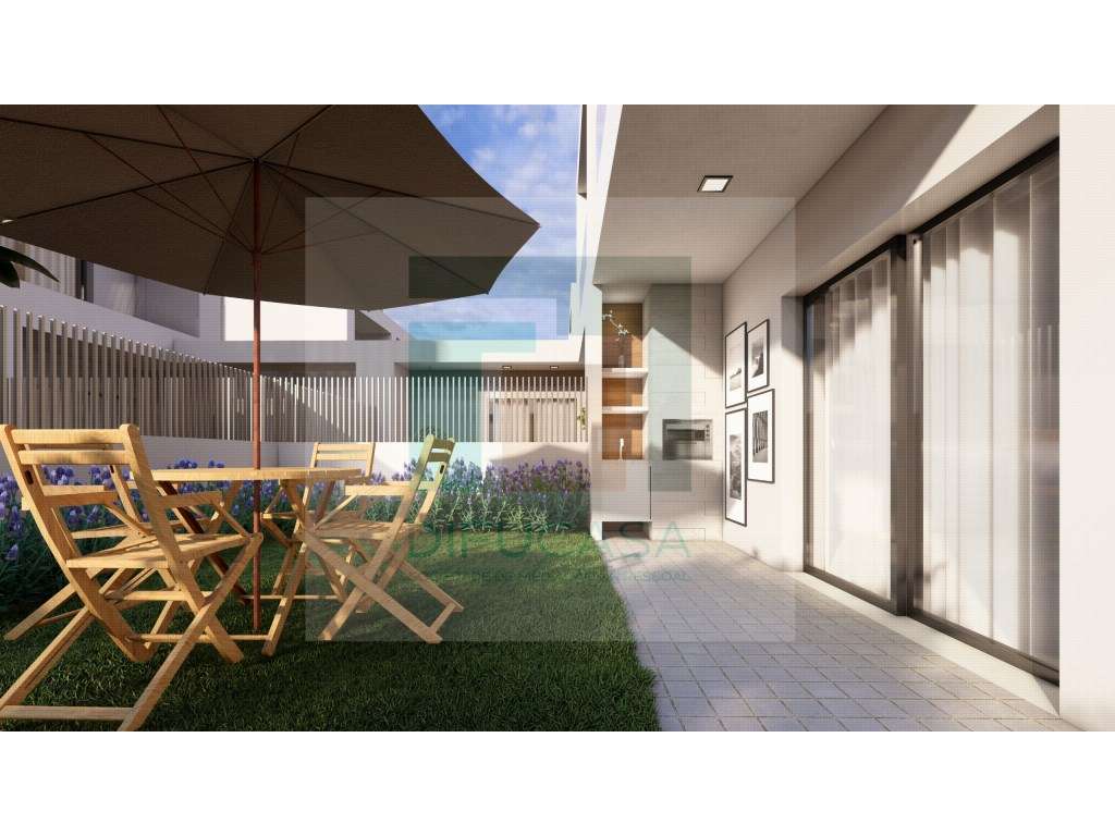 Moradia Geminada T3+1 com 2 Suítes-8