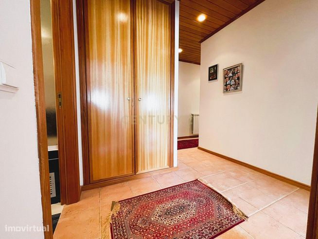 Apartamento T3 com garagem dupla junto ao Palácio Sotto Mayor – Figuei-6
