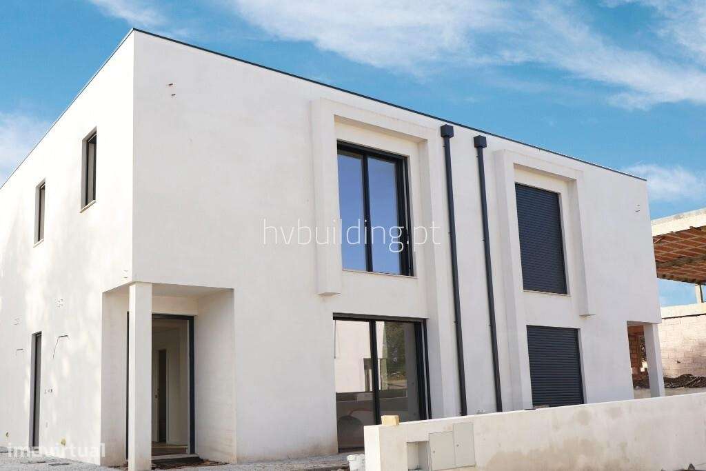 Moradia T2 Geminada localizada num condomínio fechado em Lijó, Barcelo - Grande imagem: 3/16