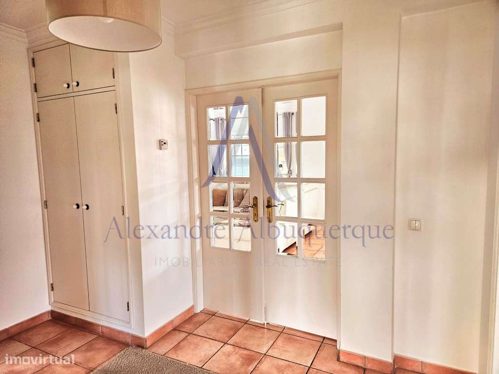 Moradia Isolada T4 de Prestígio com Piscina e Jardim-14