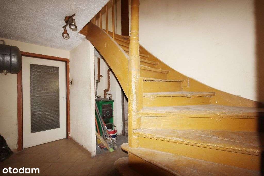 Budynek z obszerną działką z potencjałem-11