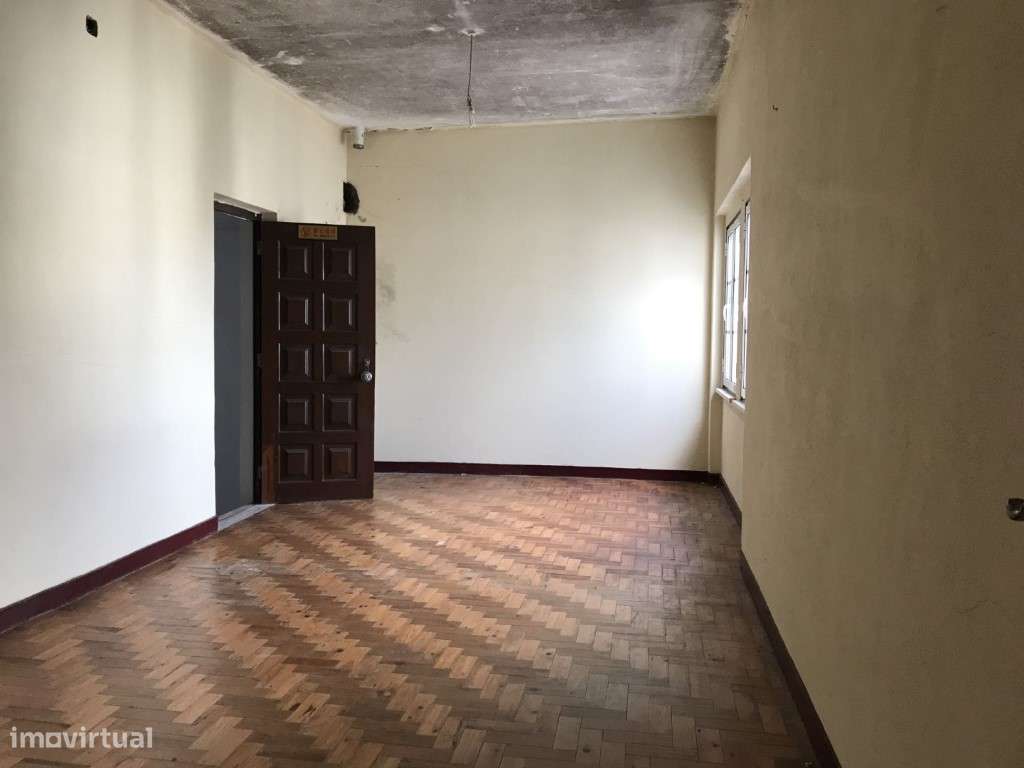 Moradia T7 com elevador-15