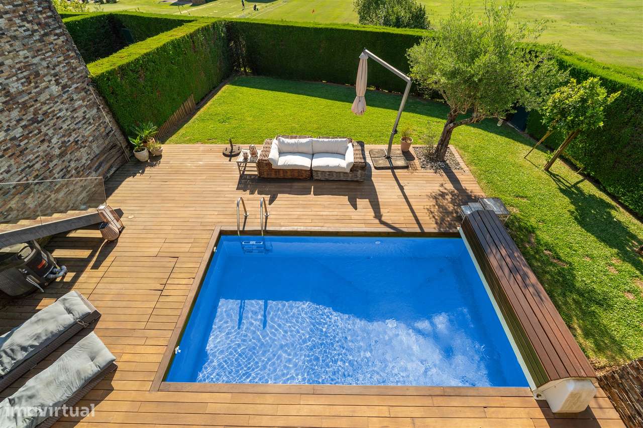 Moradia T4 com piscina, jardim e vista tranquila-38