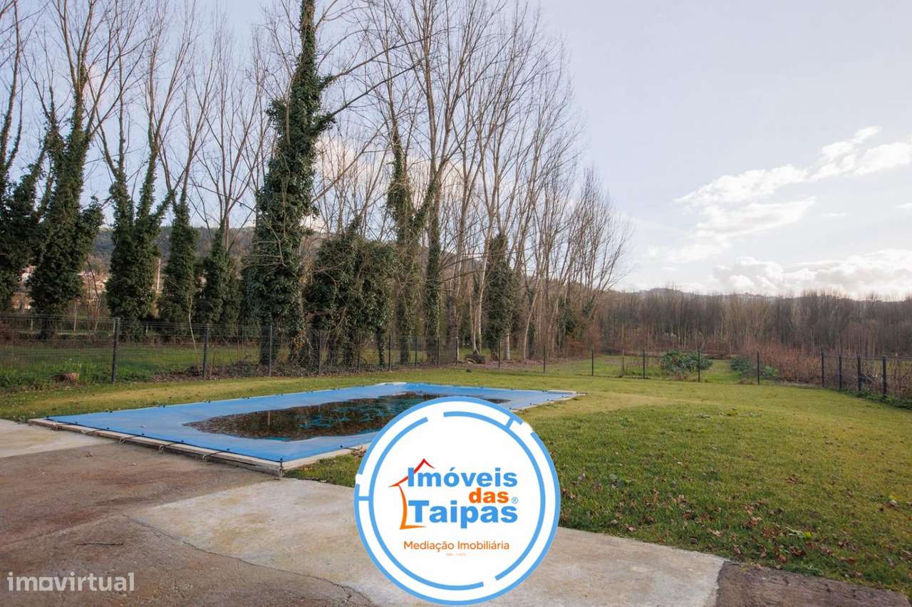 Vende-se Moradia Individual e rés-do-chão - T2-7