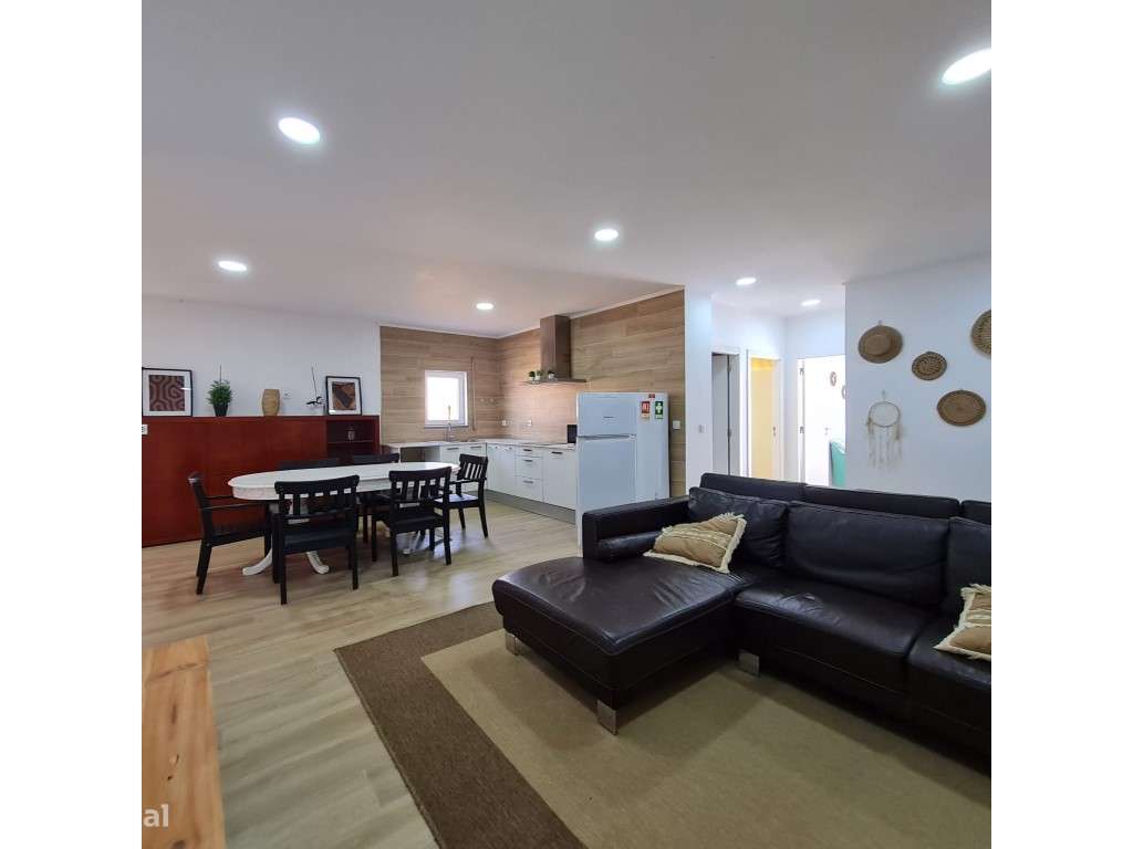 Vende-se moradia T8 junto á Praia da Assenta-39