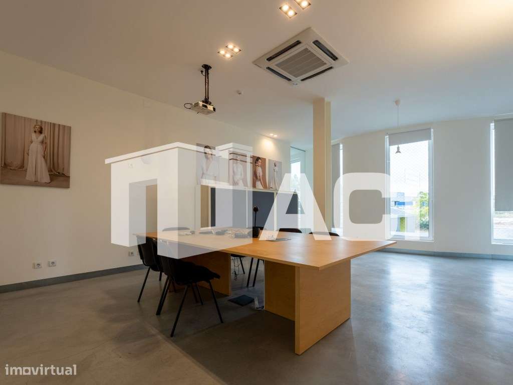 Armazém e Espaço Industrial de Excelência - 3 Pisos | Terreno de 5....-7