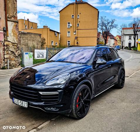 Porsche Cayenne Turbo - 10