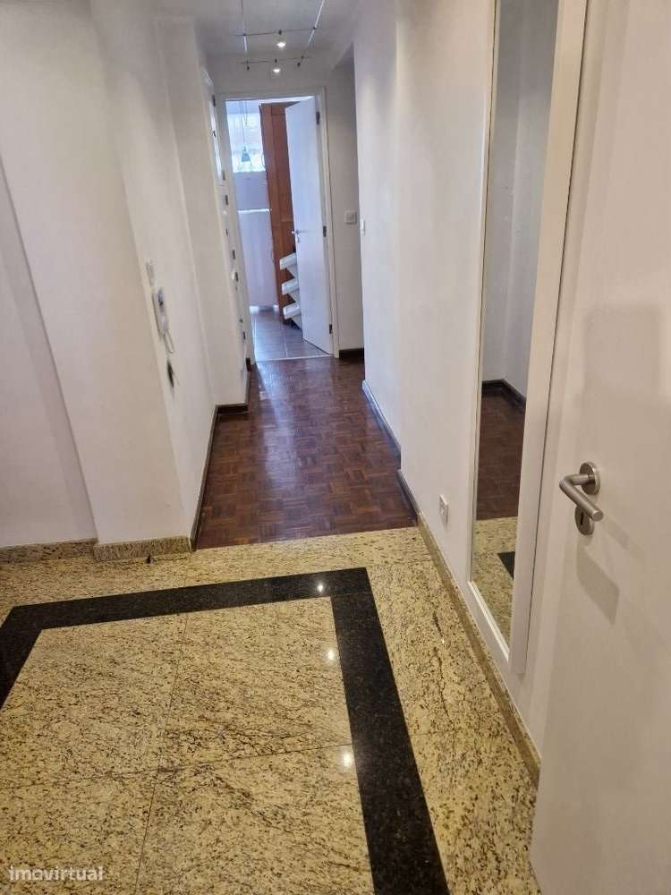 T4 (T5) , Vistas, 2 Elevadores - Centro Carnaxide-15