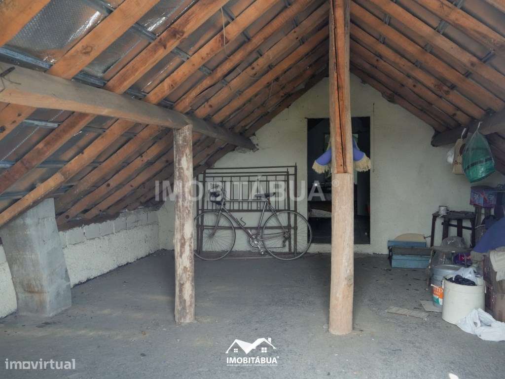 Moradia T2 com terreno, terraço e um anexo.-21