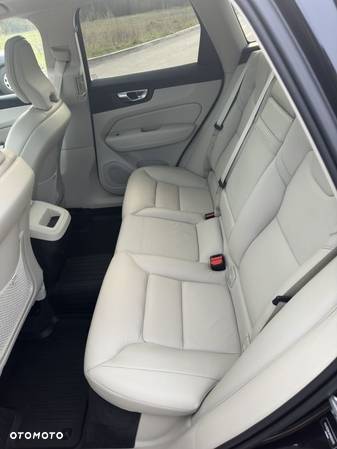 Volvo XC 60 T5 Momentum Pro - 29