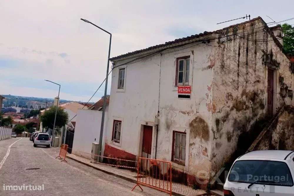 Prédio para reconstruir em Torres Novas - Grande imagem: 5/23