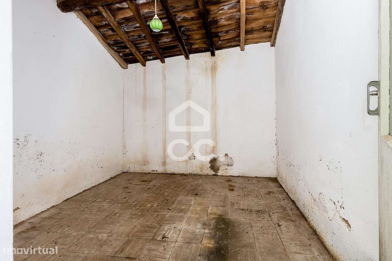 Moradia térrea c/ 311 m² de construção em lote de 1124 m² | Vila de Fr-14