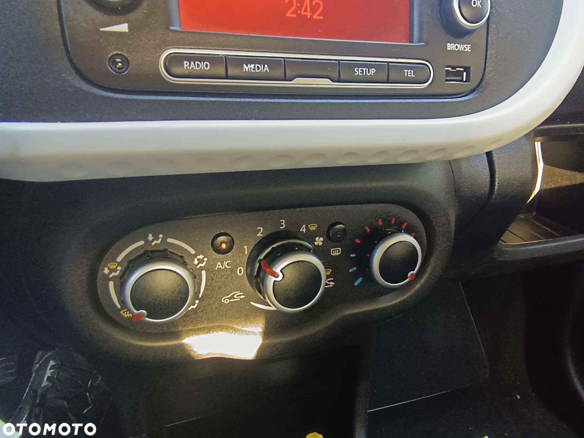 Renault Twingo SCe 70 Start&Stop LA PARISIENNE - 26