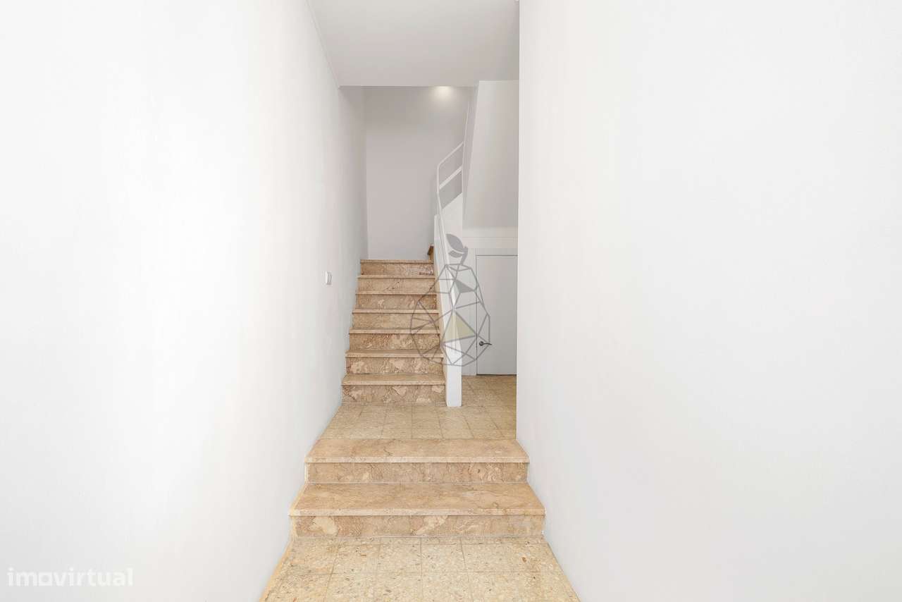 Prédio  Renovado com 3 apartamentos em Portimão - Grande imagem: 5/52