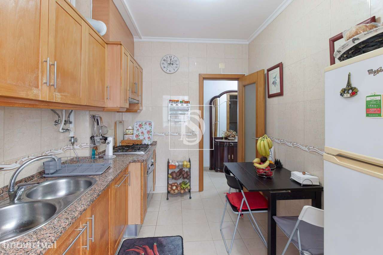 Acolhedor T2 no R/C, com Cozinha Semi Equipada e Próximo de Transporte - Grande imagem: 5/16