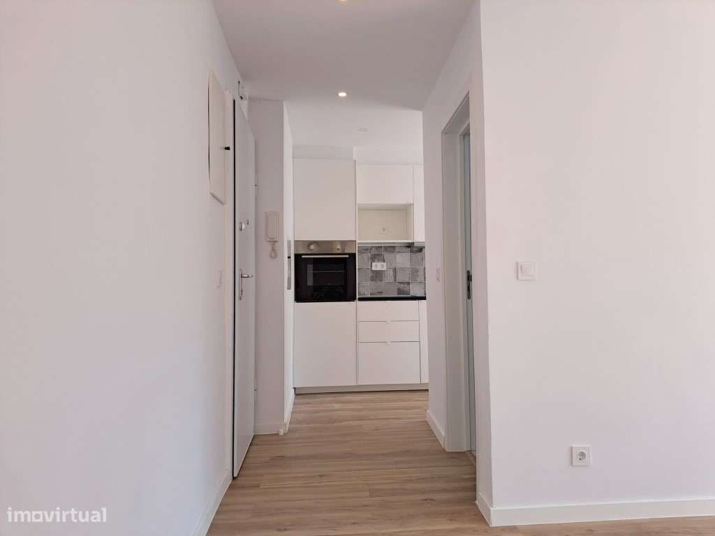 Acolhedor apartamento T1, próximo a Comércio e Serviços, totalmente...-13