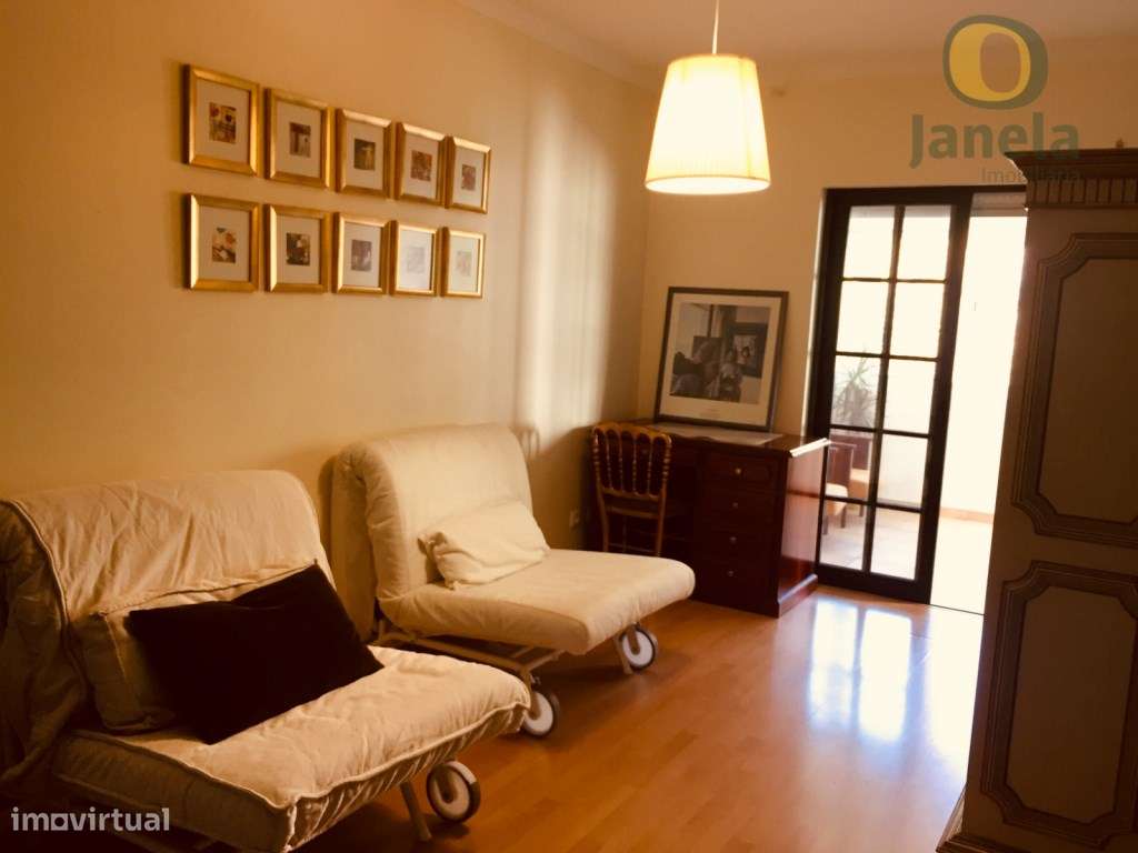 T2 com box e arrecadação, no centro de Faro, varandas-11