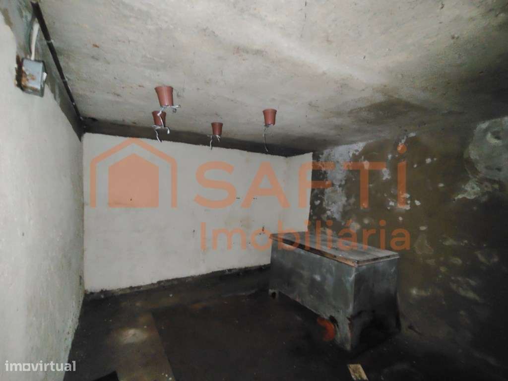 MORADIA T2 COM ANEXOS, POÇO, TANQUE DE REGA E E TERRENO DE CULTIVO.-18
