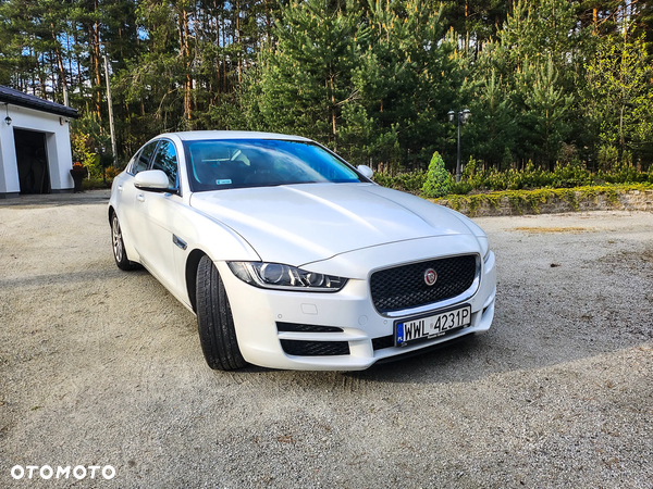 Jaguar XE 2.0 D Prestige - 3