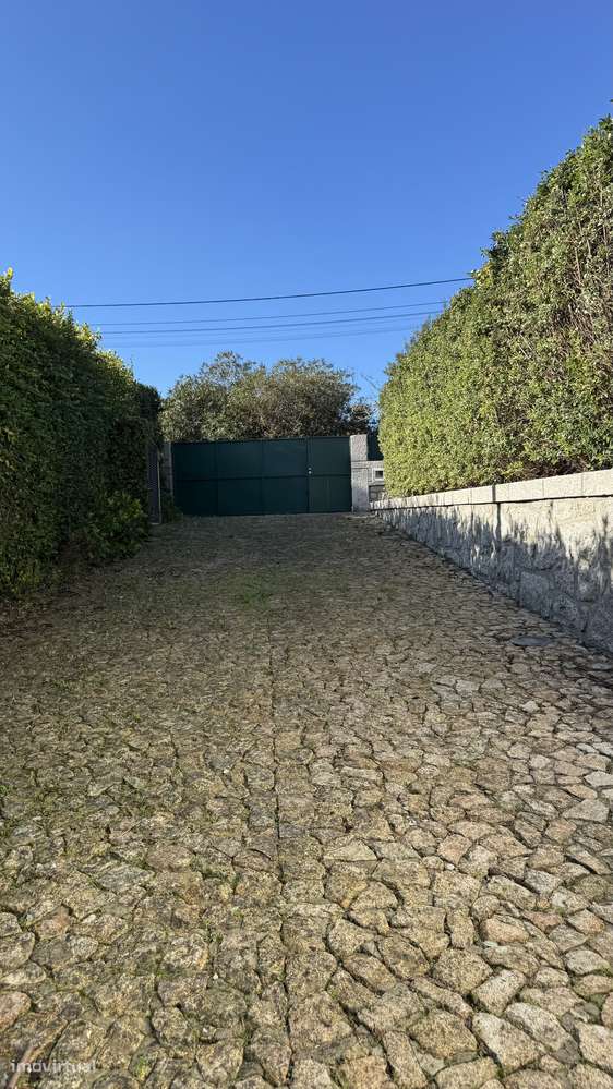 Moradia T4 com piscina à venda em Gemeses-5