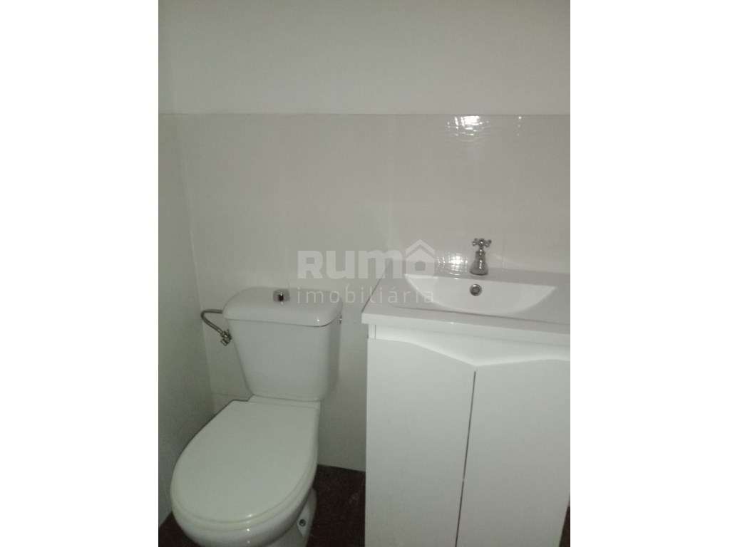 Escritório para Serviços com Potencial de Conversão em Apartamento ...-9