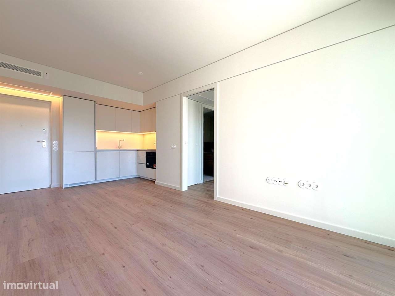 T1 c/ Varanda Sul/Poente, Garagem e Arrumo em Ramalde - Grande imagem: 5/15