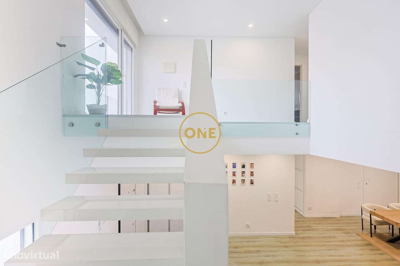 Moradia T4 Moderna com 262m2, Suite com Closet, Garagem e Varandas – R - Grande imagem: 4/43