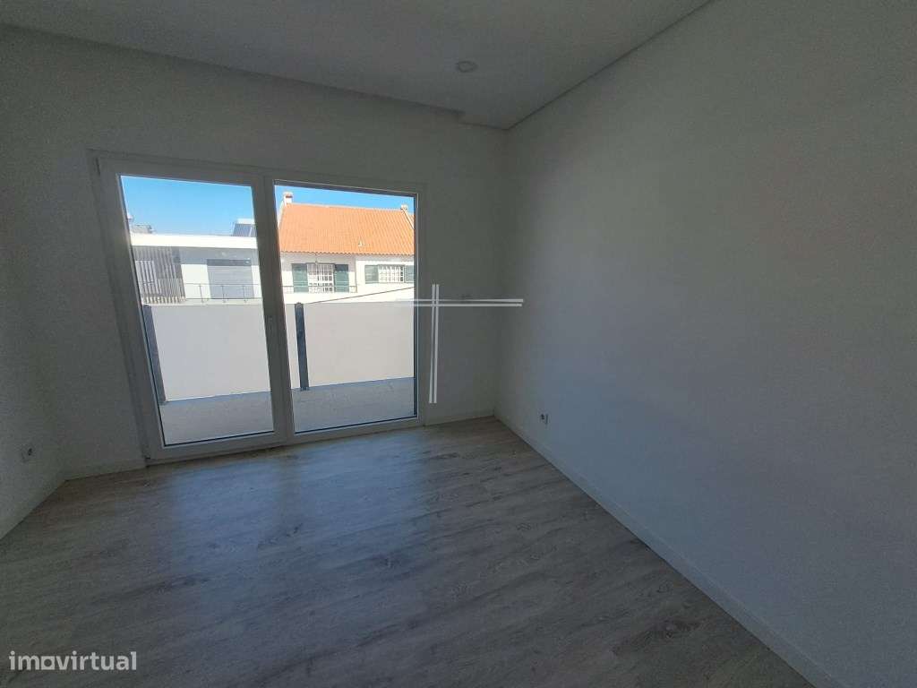 Moradia geminada T4, arquitetura contemporânea com garagem - Vale d... - Grande imagem: 5/29