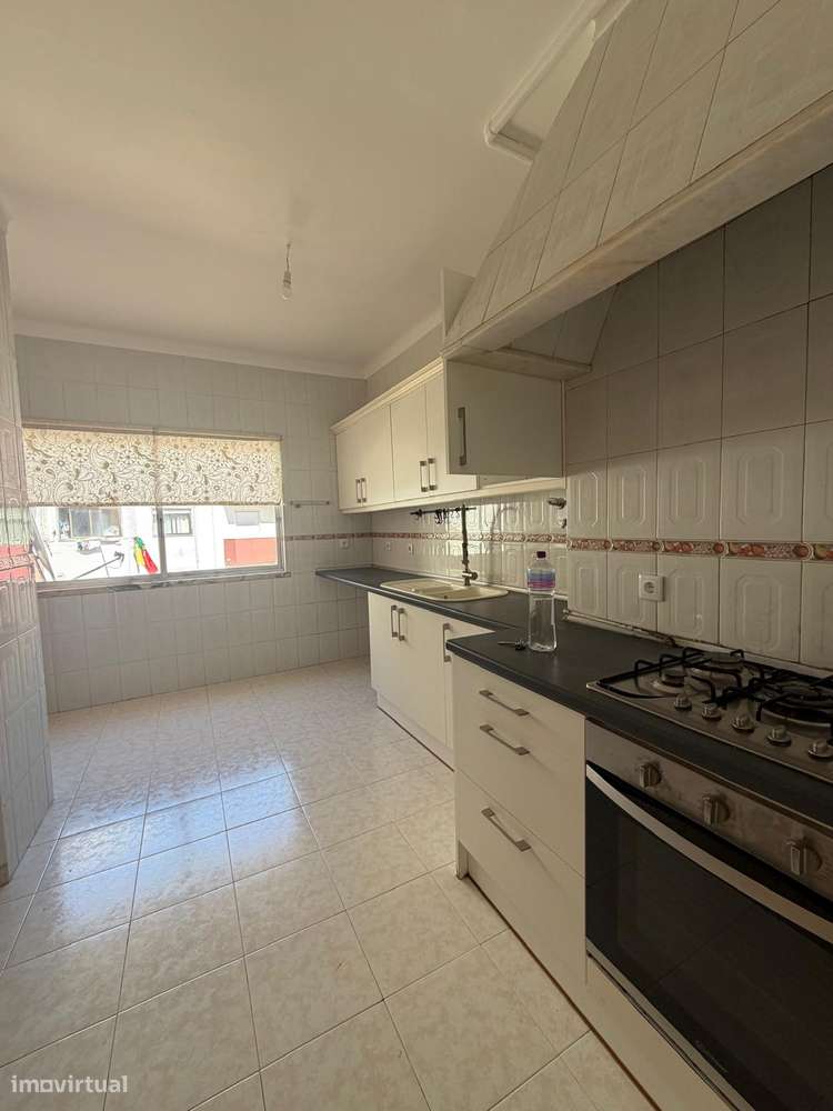Apartamento T4 em Rio de Mouro-9