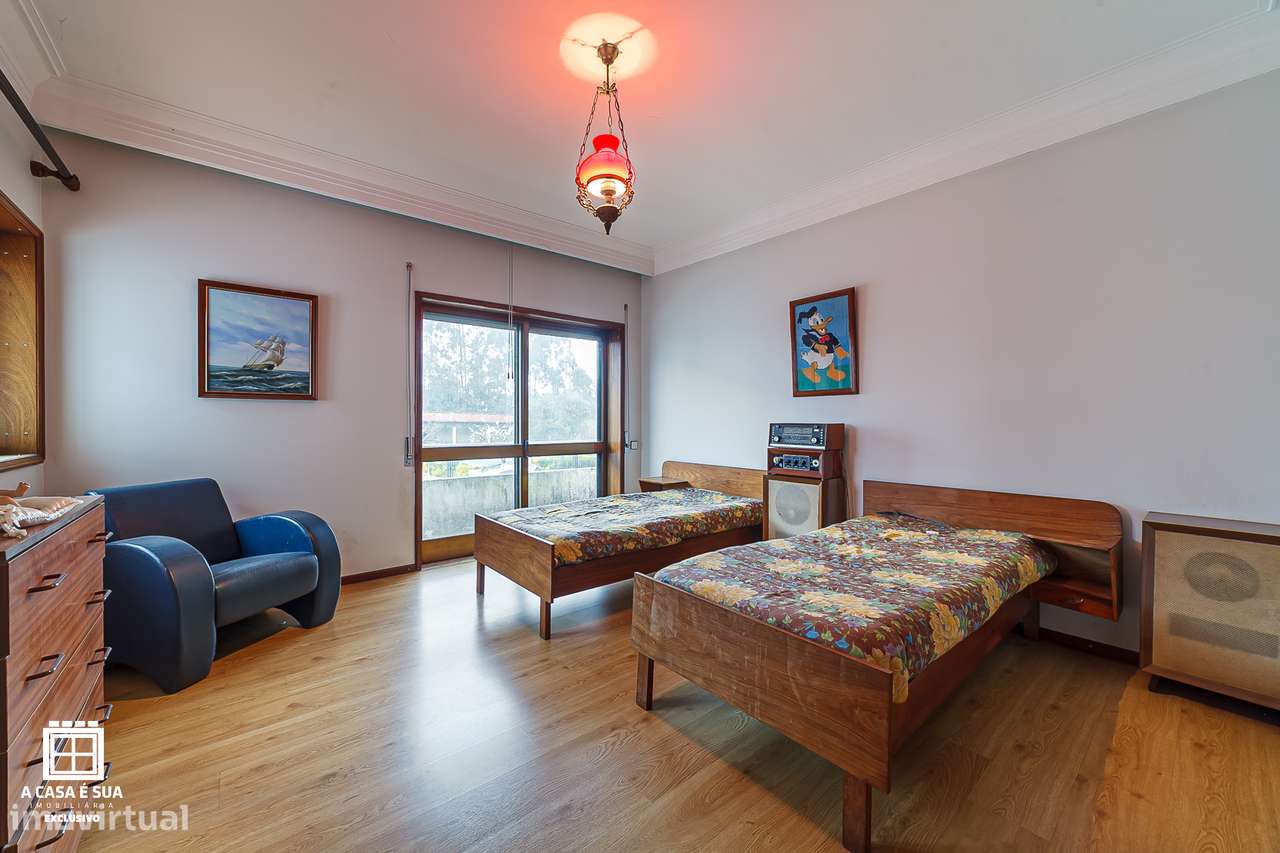 Moradia T4 de três frentes em Baguim do Monte - Exclusivo-23