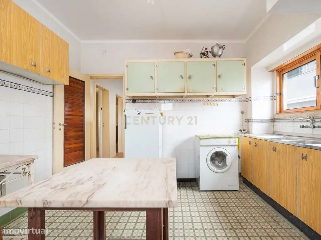 Apartamento T3+1 com garagem na Rua Verde Pinho em Coimbra-6