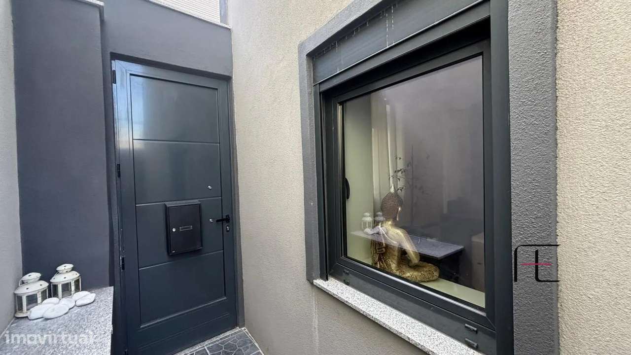 Moradia t2 com espaço exterior em Valbom-13