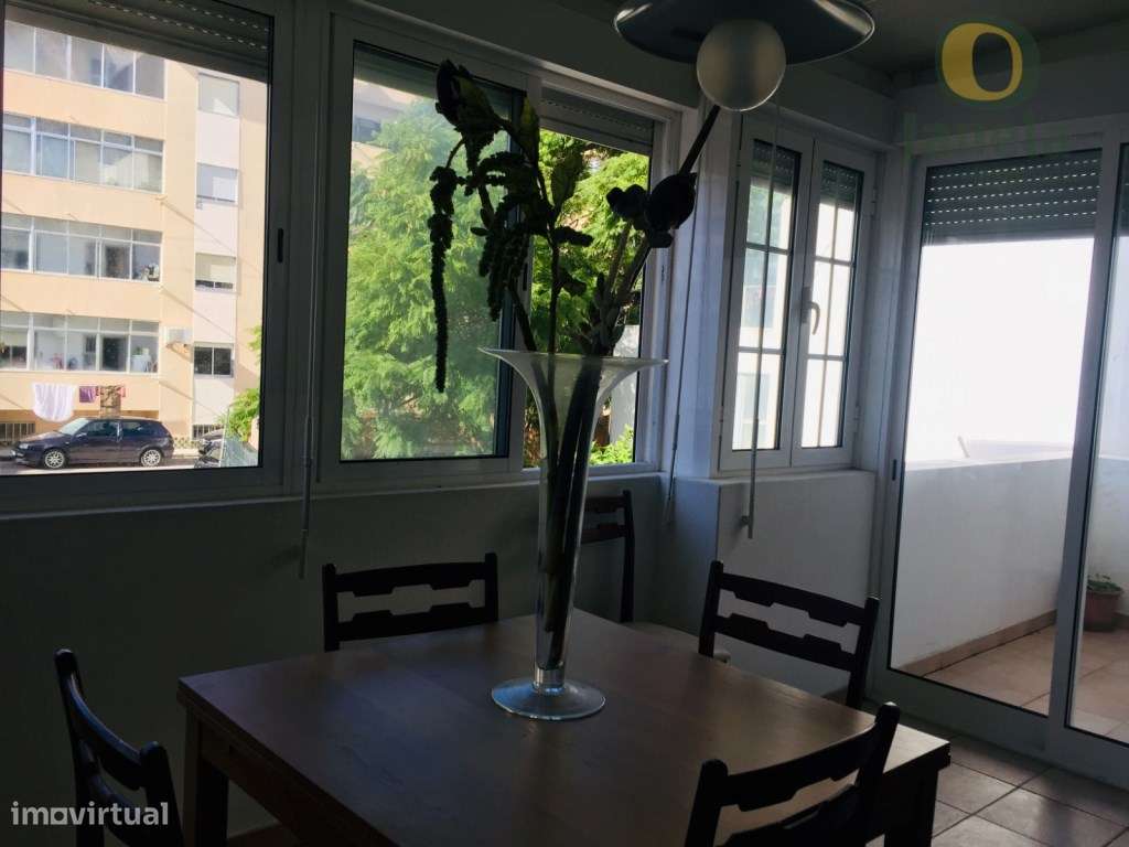 T2 com box e arrecadação, no centro de Faro, varandas-3