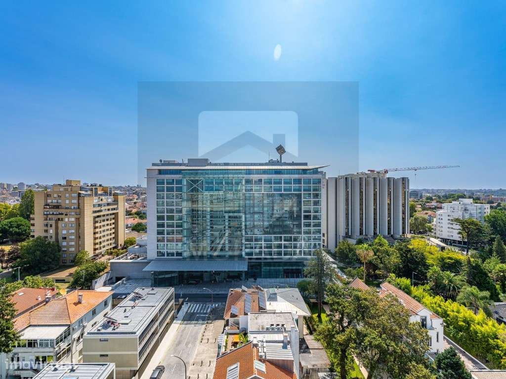 APARTAMENTO T3 JUNTO À AVENIDA DA BOAVISTA-24